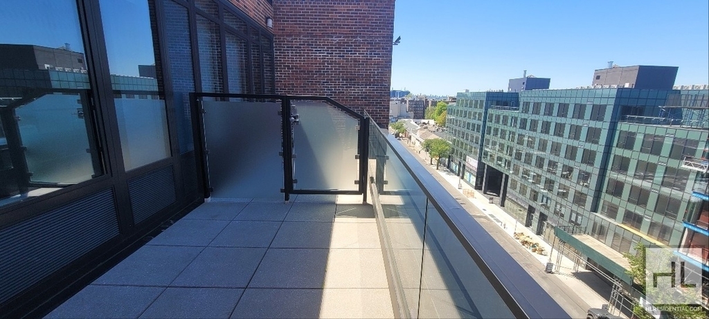 Northern Boulevard - Photo 2