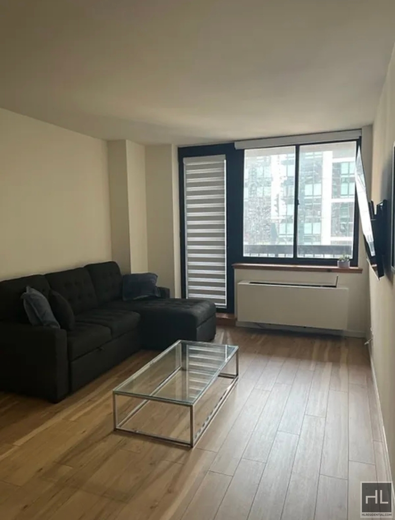 East 40th Street - Photo 1