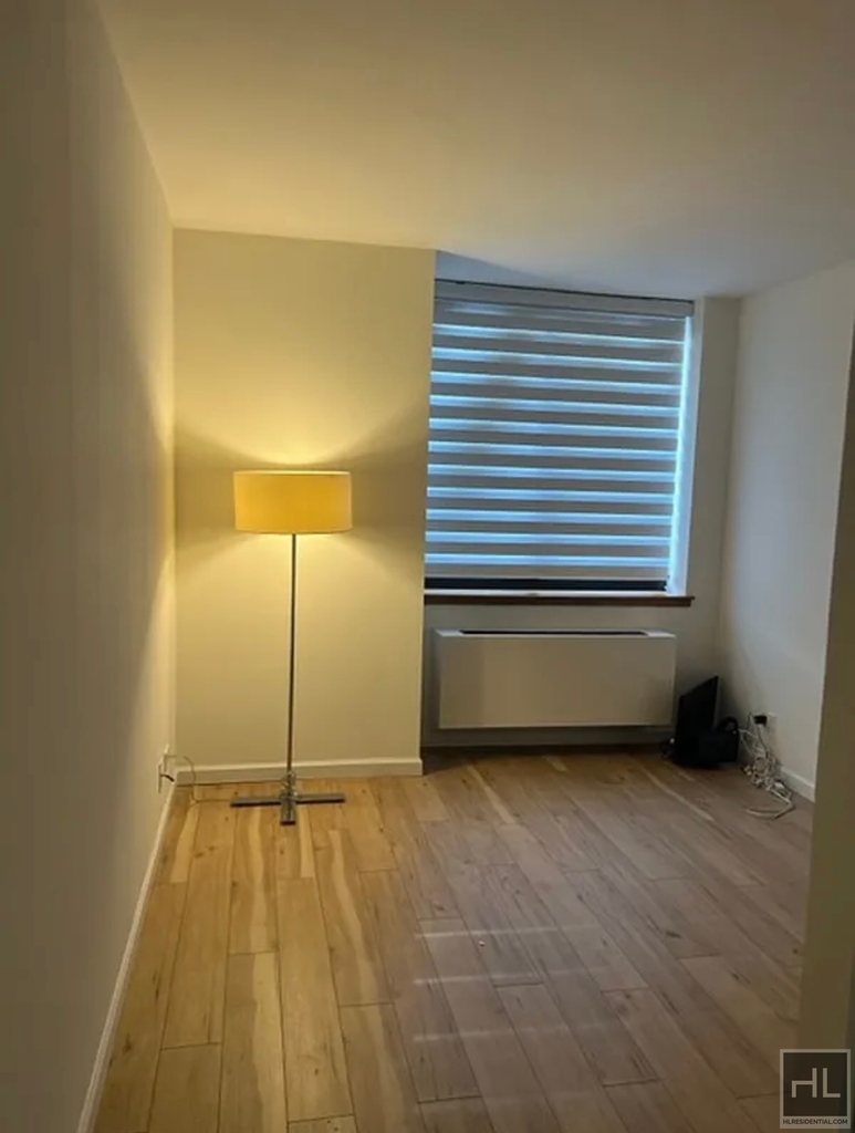 East 40th Street - Photo 2