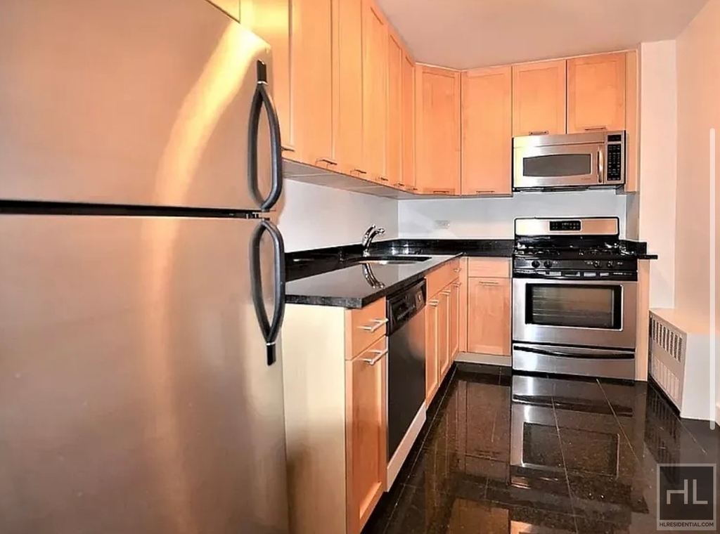 East 49 Street - Photo 2
