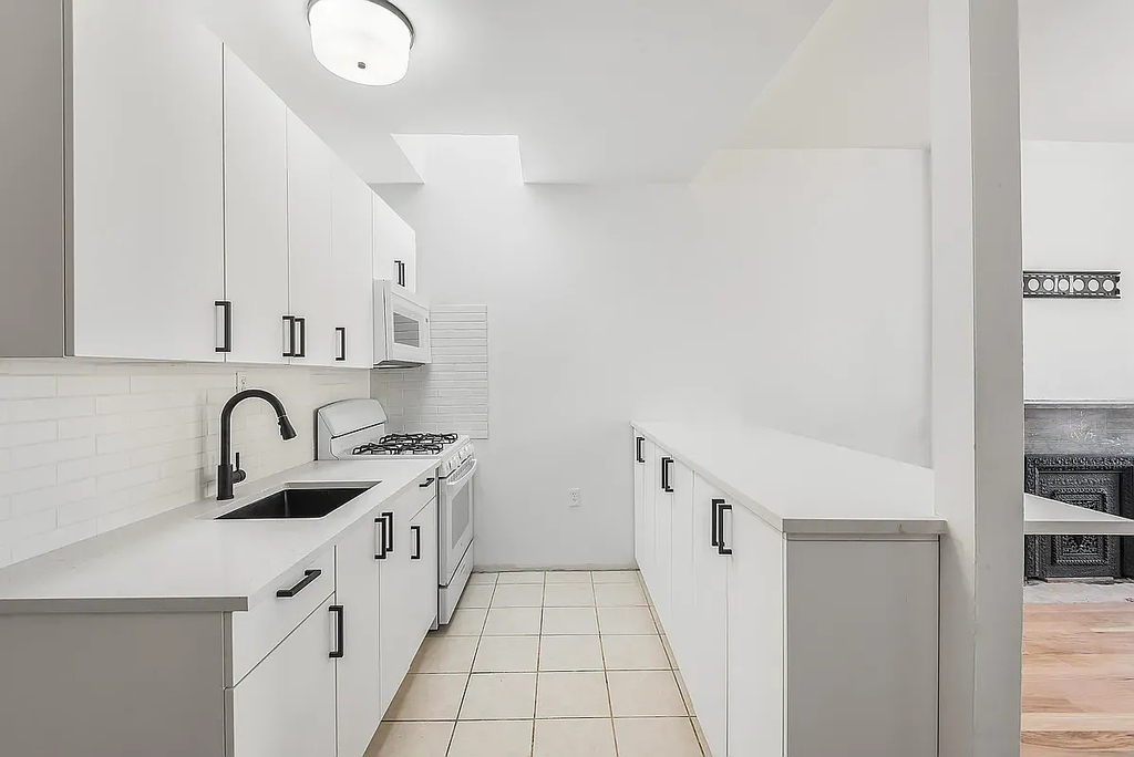 782 Bergen Street - Photo 1