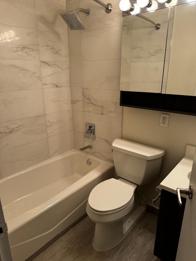410 West 53rd Street - Photo 9