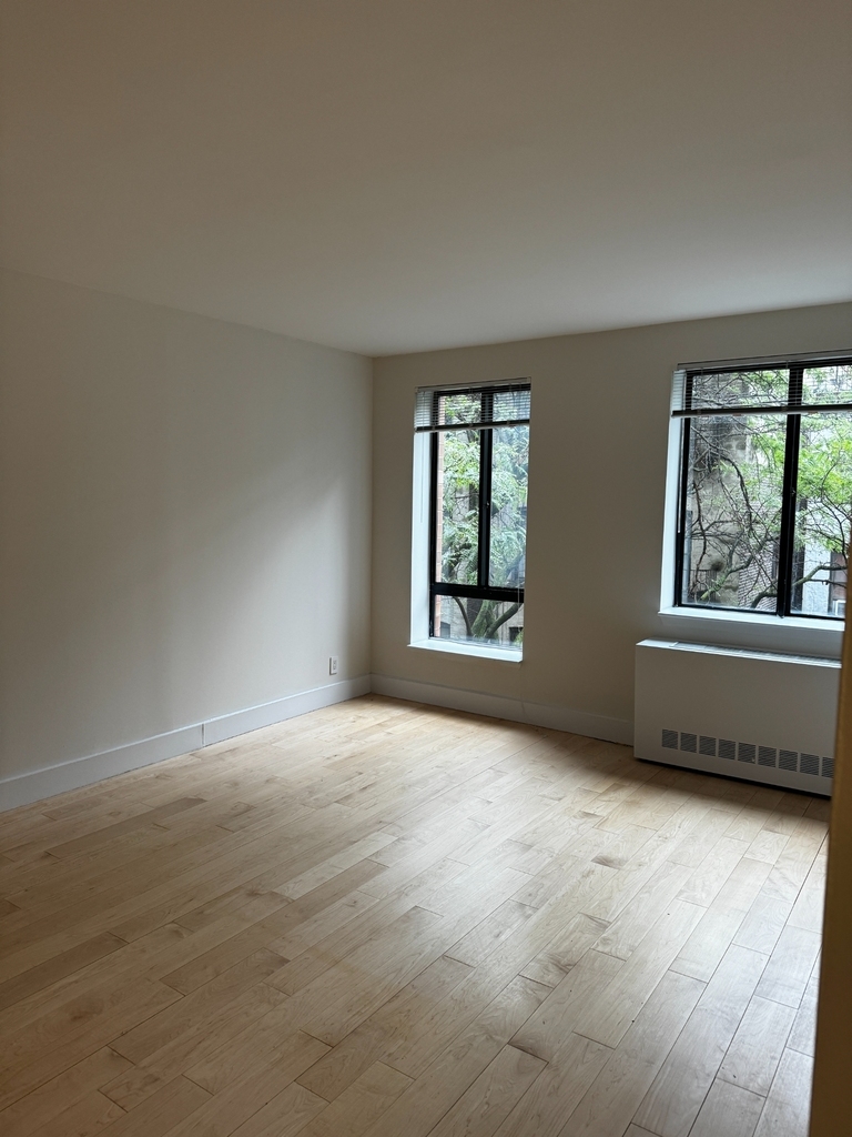 410 West 53rd Street - Photo 2