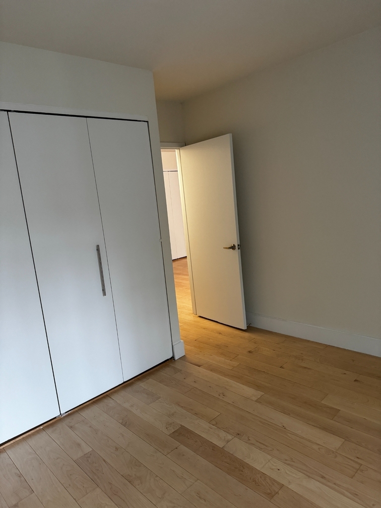 410 West 53rd Street - Photo 11