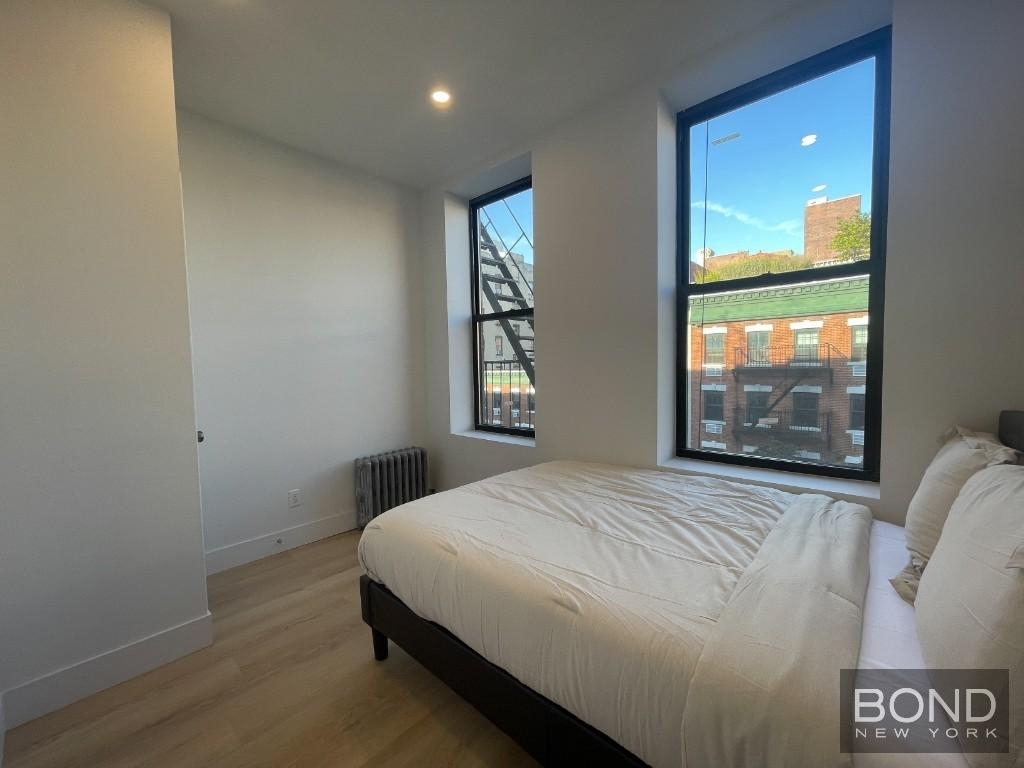 East 11th Street - Photo 7