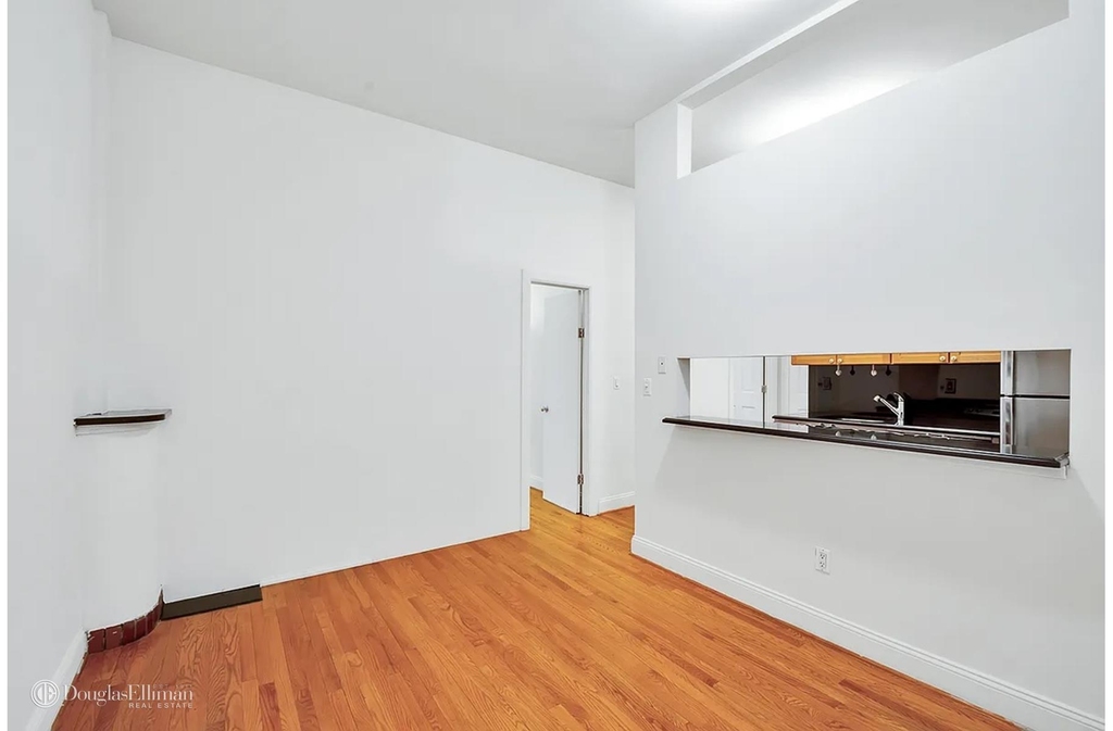 121 Madison Ave - Photo 1