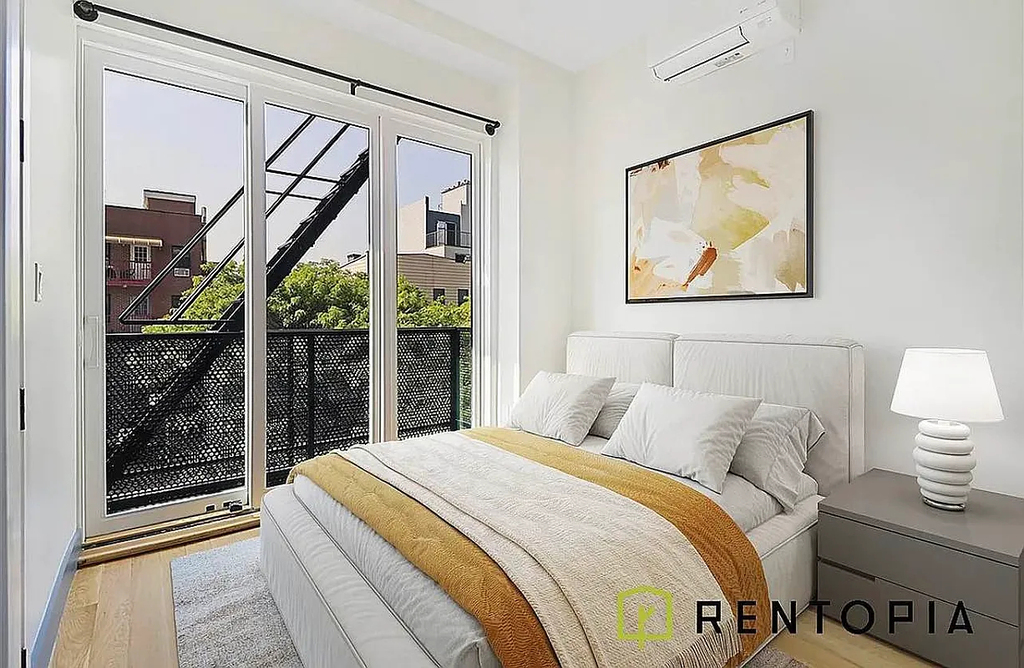 209 Montrose Avenue - Photo 3