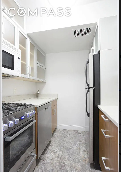 170 W 23rd Street - Photo 4
