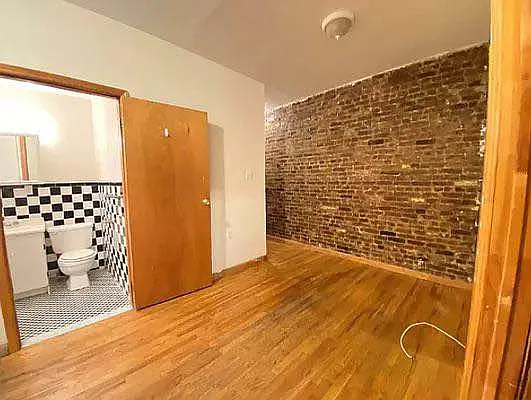 East 7th Street - Photo 3