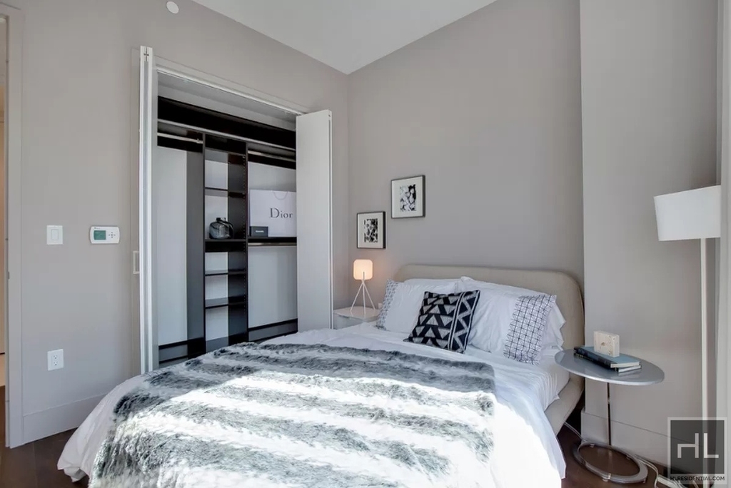 East 44th Street - Photo 4