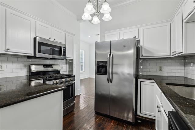 820 W 10th Street - Photo 2
