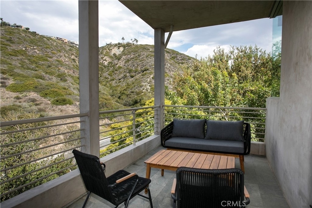 533 Temple Hills Drive - Photo 11