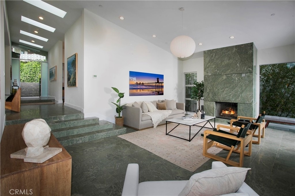 533 Temple Hills Drive - Photo 3