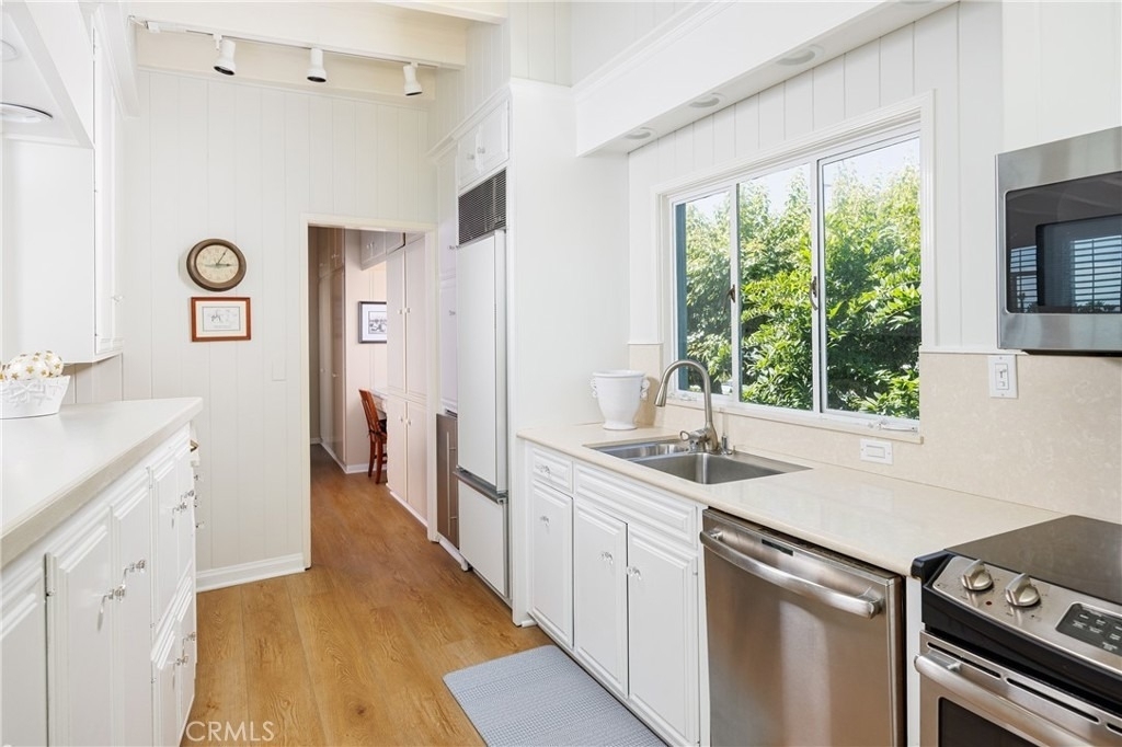 960 Cliff Drive - Photo 11