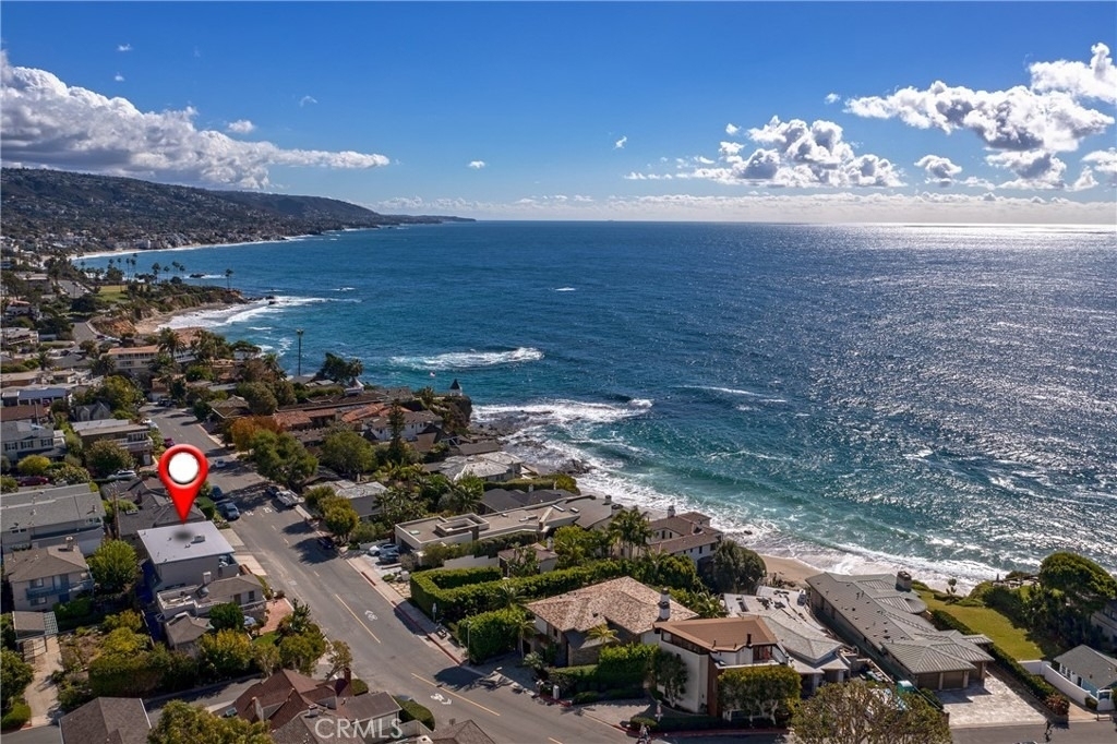 960 Cliff Drive - Photo 0