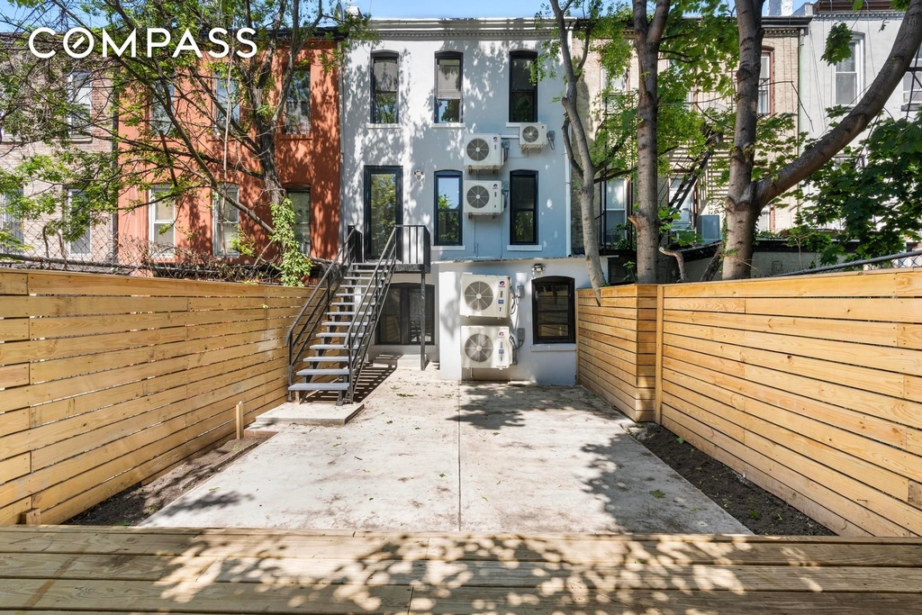192 Weirfield Street - Photo 4