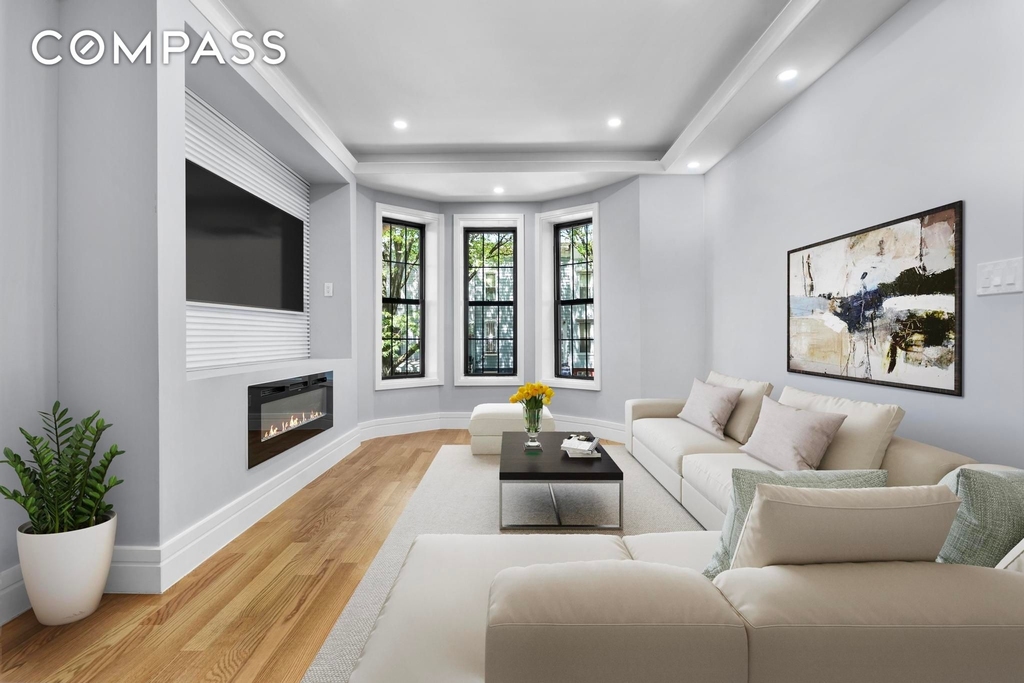 192 Weirfield Street - Photo 3