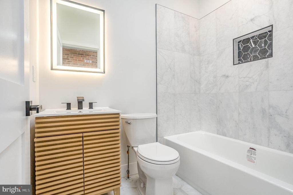536 Hobart Pl #536 Nw - Photo 4
