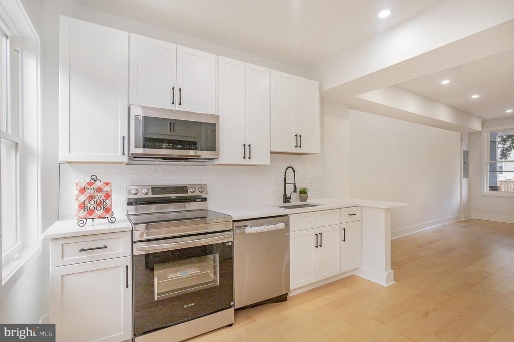 536 Hobart Pl #536 Nw - Photo 2