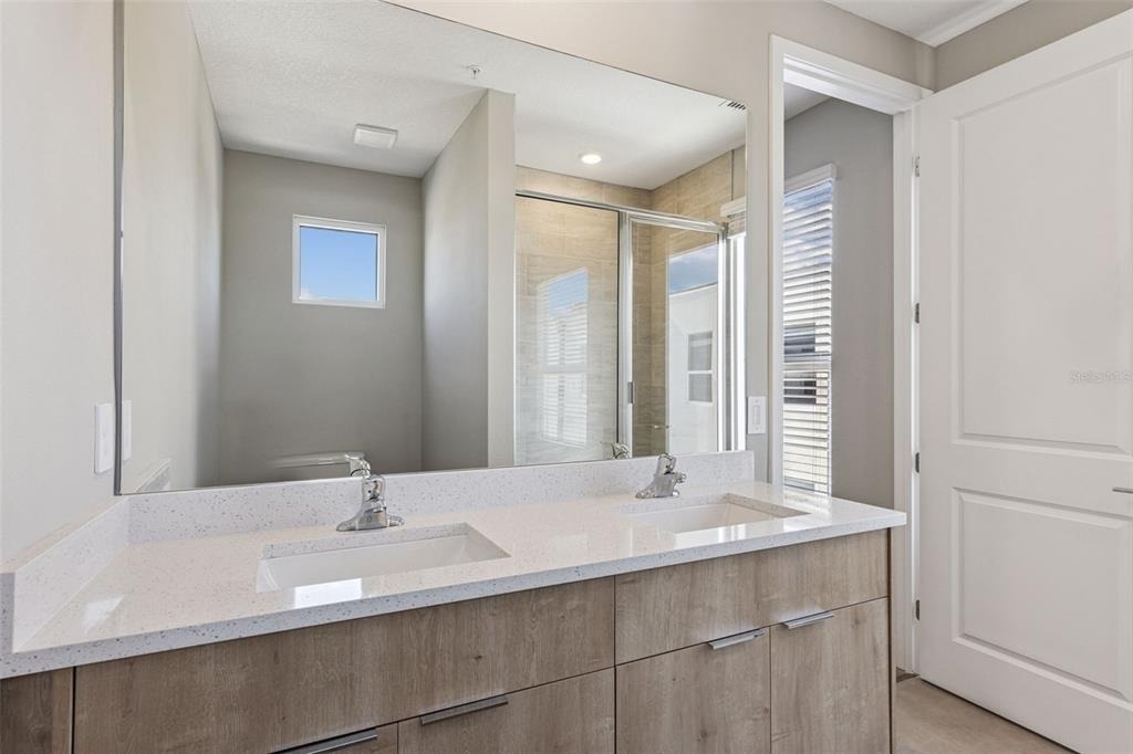 544 N Bumby Avenue - Photo 10