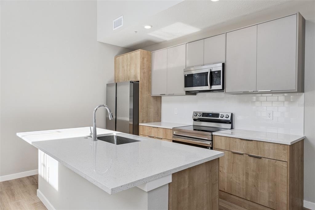 544 N Bumby Avenue - Photo 3