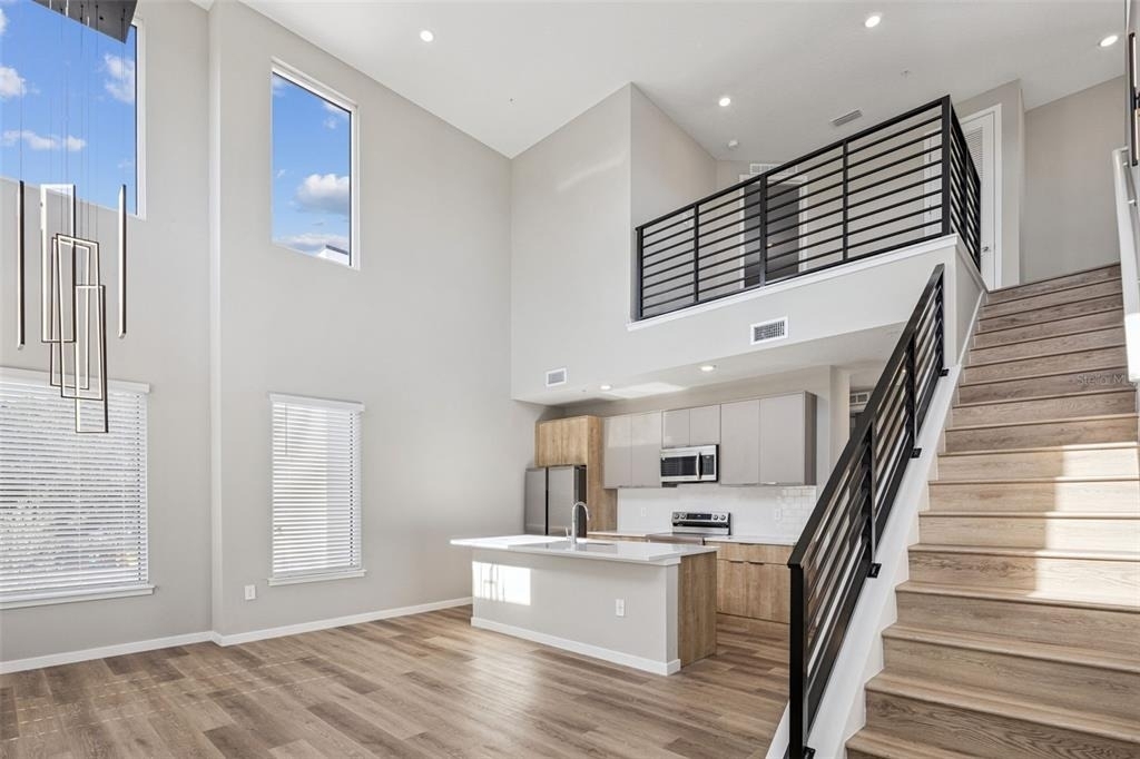 544 N Bumby Avenue - Photo 5