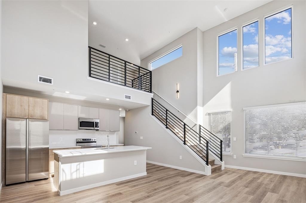 544 N Bumby Avenue - Photo 4