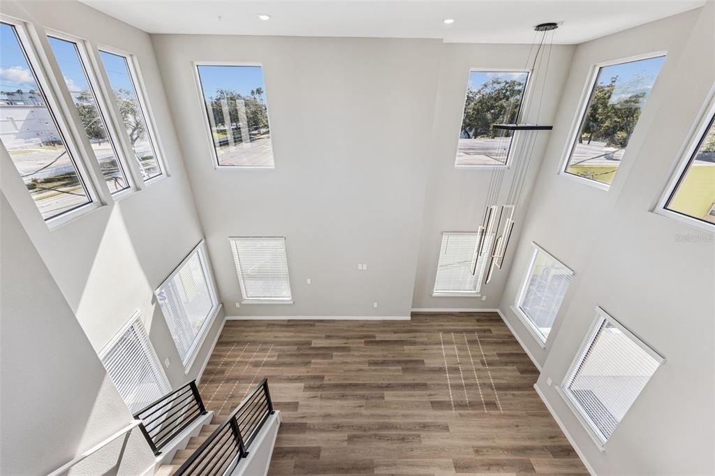 544 N Bumby Avenue - Photo 6
