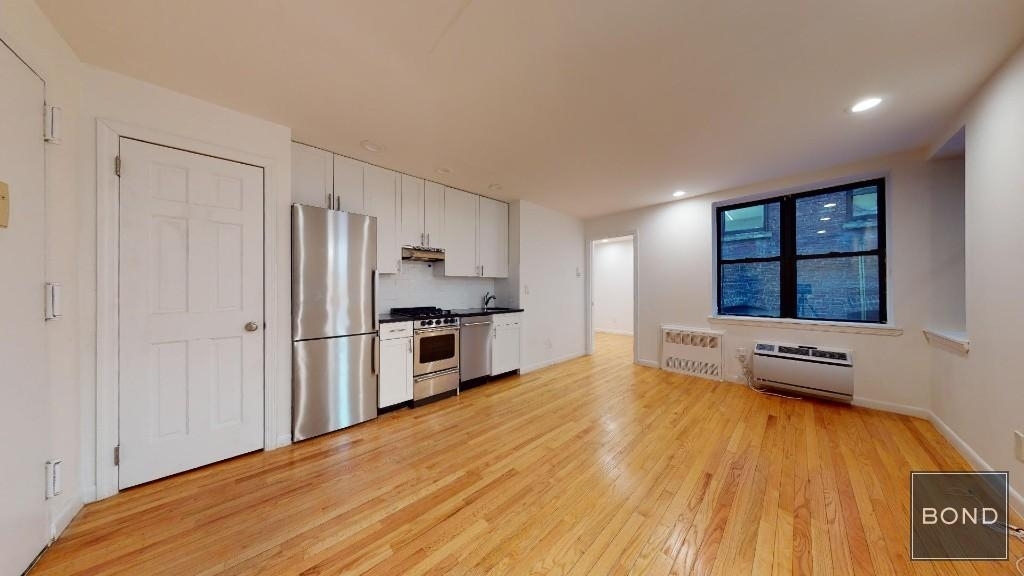 30 Charlton Street - Photo 2
