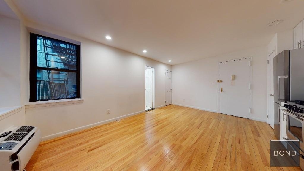 30 Charlton Street - Photo 3