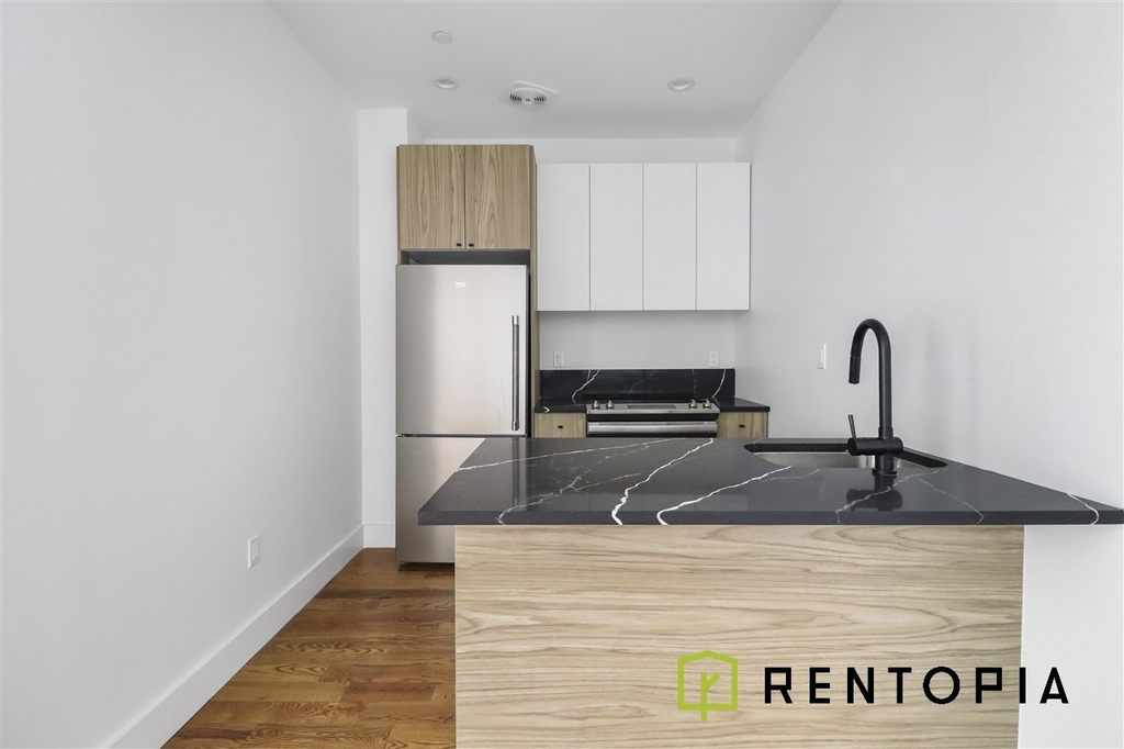 61 Montrose Avenue - Photo 5