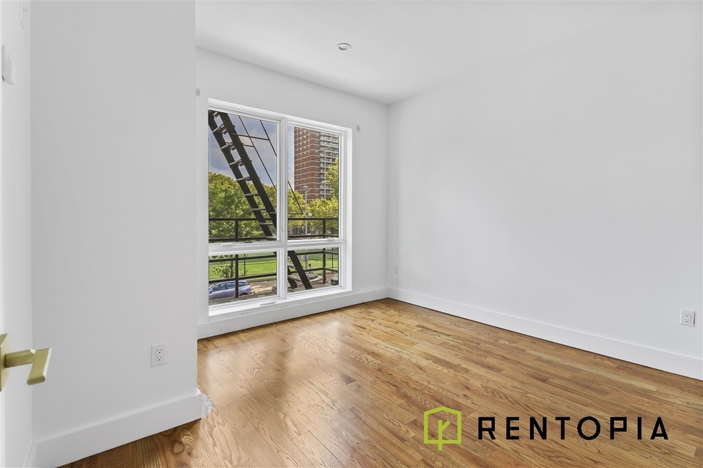 61 Montrose Avenue - Photo 1