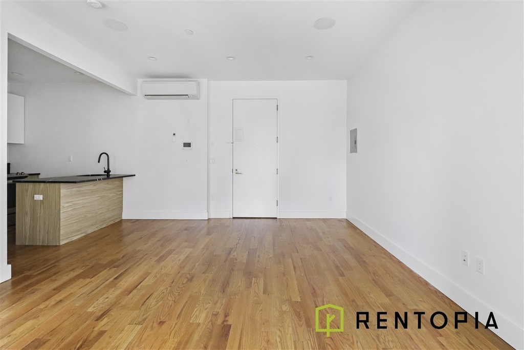 61 Montrose Avenue - Photo 3