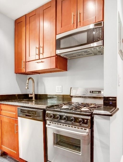 345 West 53rd Street - Photo 3