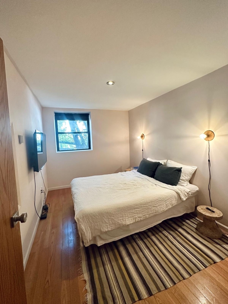 88 Meserole Avenue - Photo 5