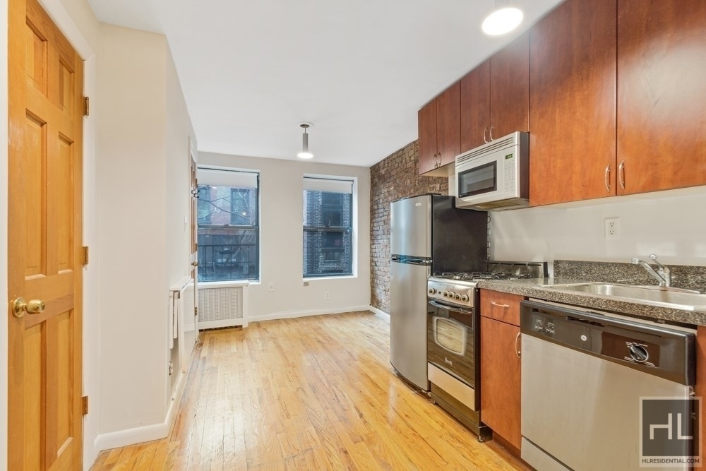 Christopher Street - Photo 1