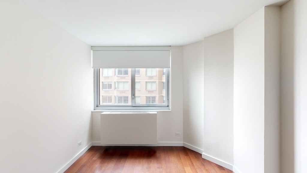 401 E 34th St - Photo 3