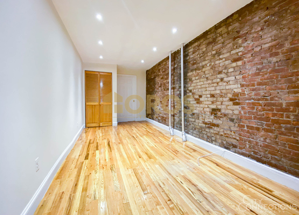 335 East 10th Street - Photo 1