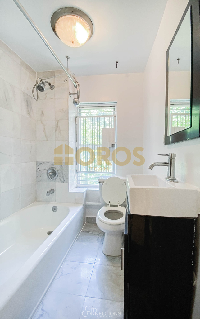 335 East 10th Street - Photo 12