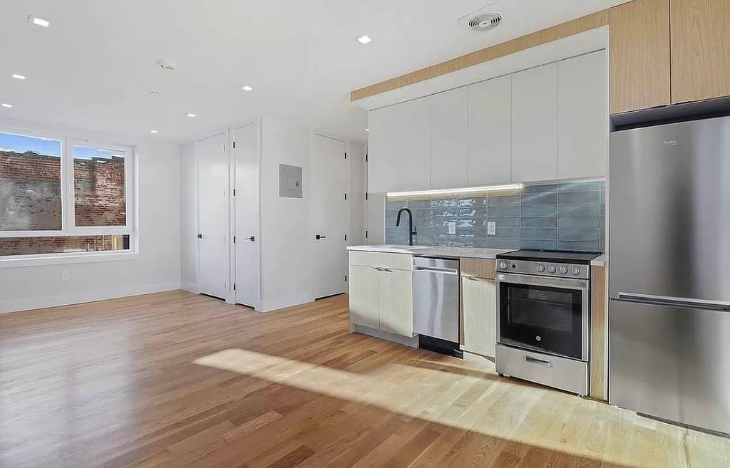 438 Union Avenue - Photo 0