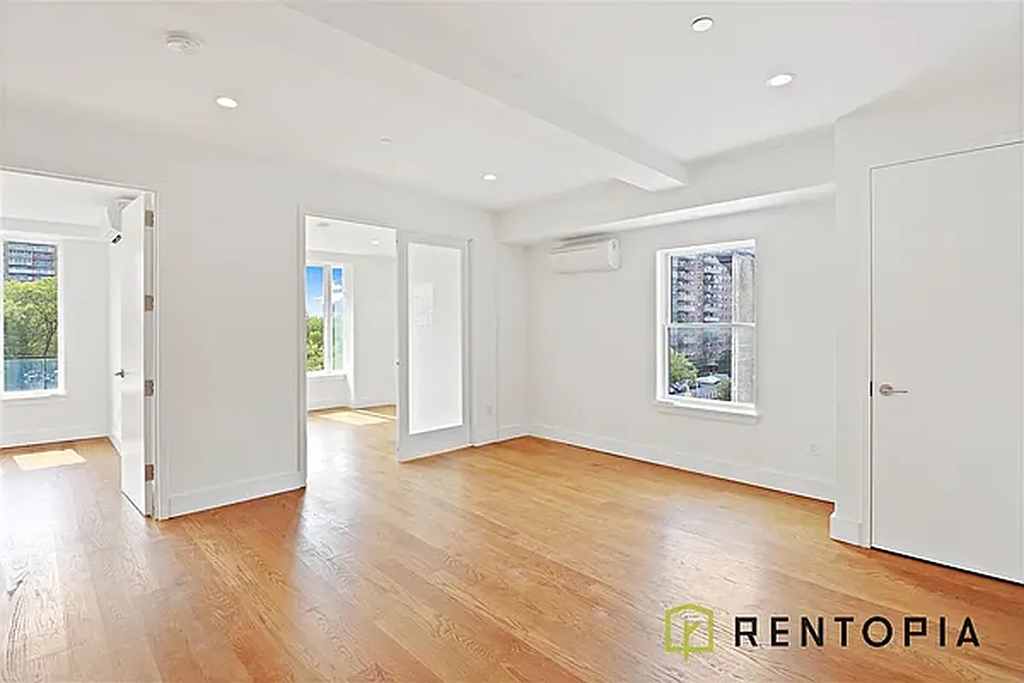 61 Montrose Avenue - Photo 3