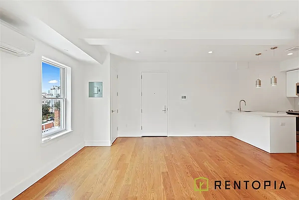 61 Montrose Avenue - Photo 2