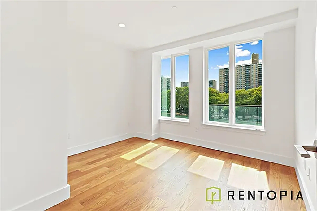 61 Montrose Avenue - Photo 5