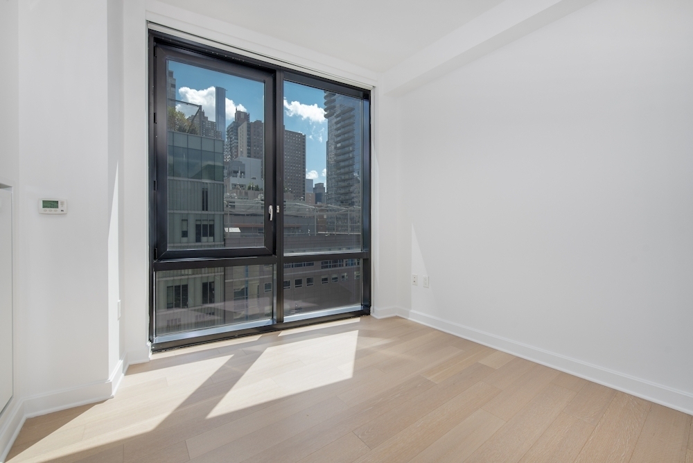 west end  - Photo 2