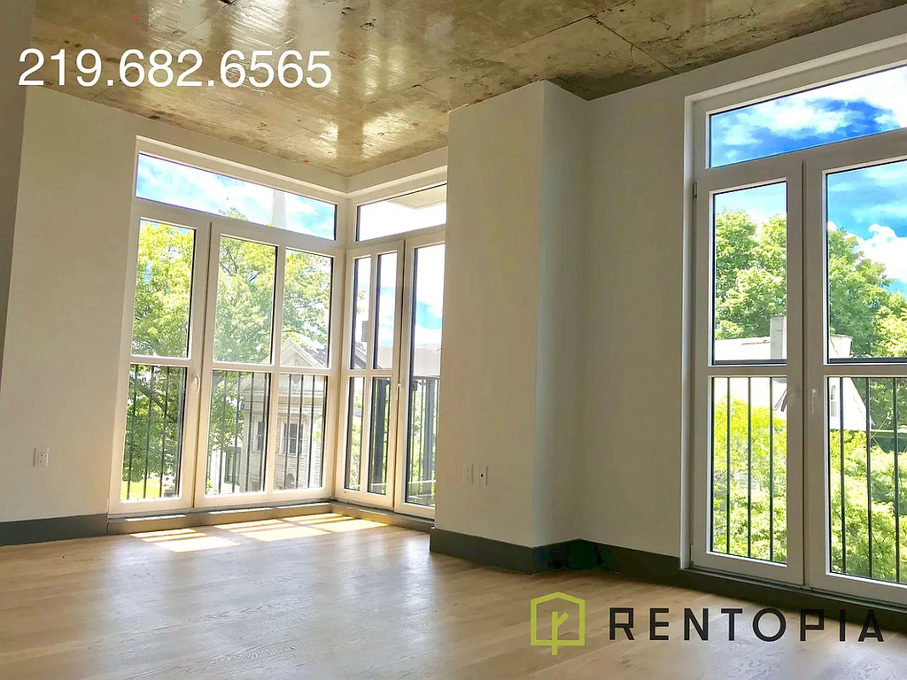 340 Evergreen Avenue - Photo 2