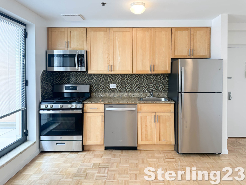 31-72 31st Street - Photo 4
