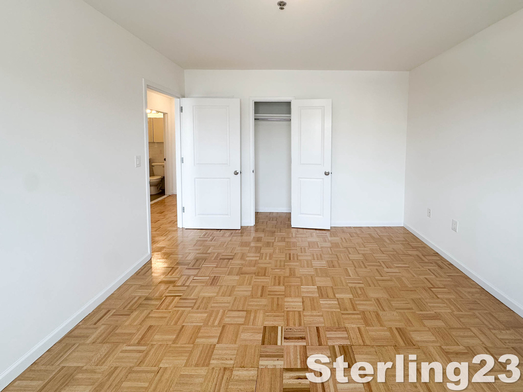 31-72 31st Street - Photo 8