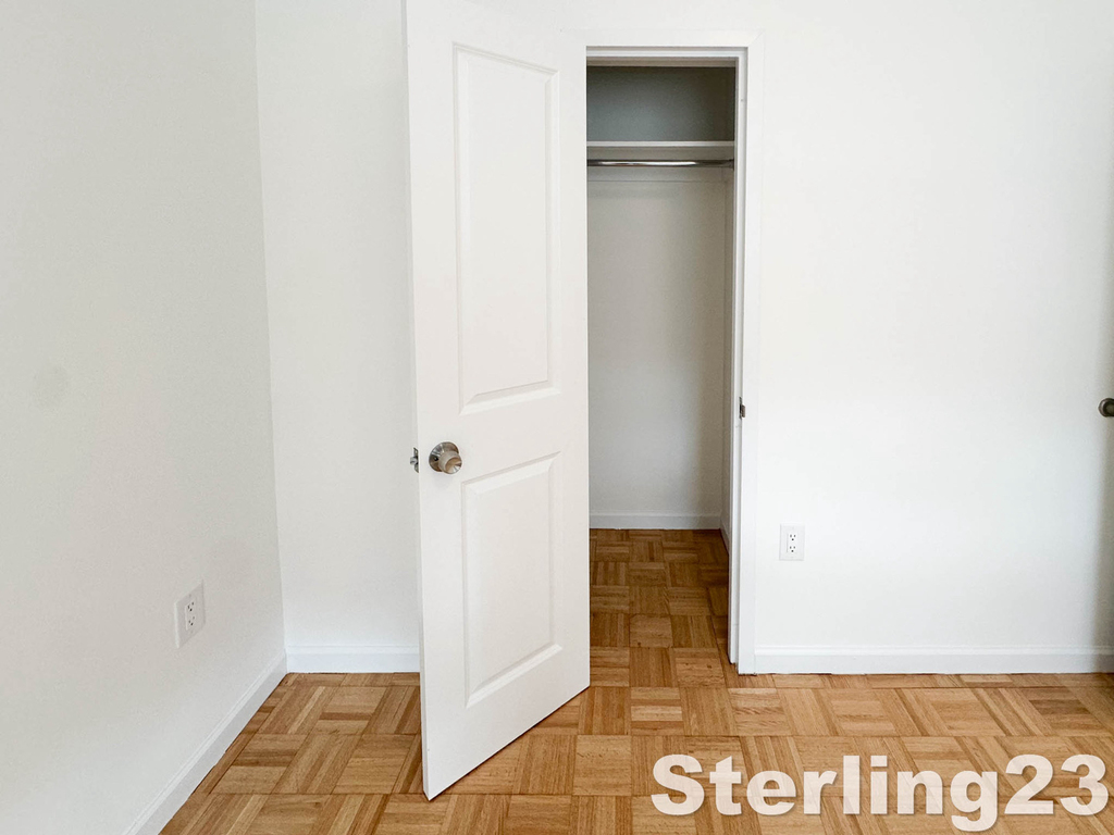 31-72 31st Street - Photo 11
