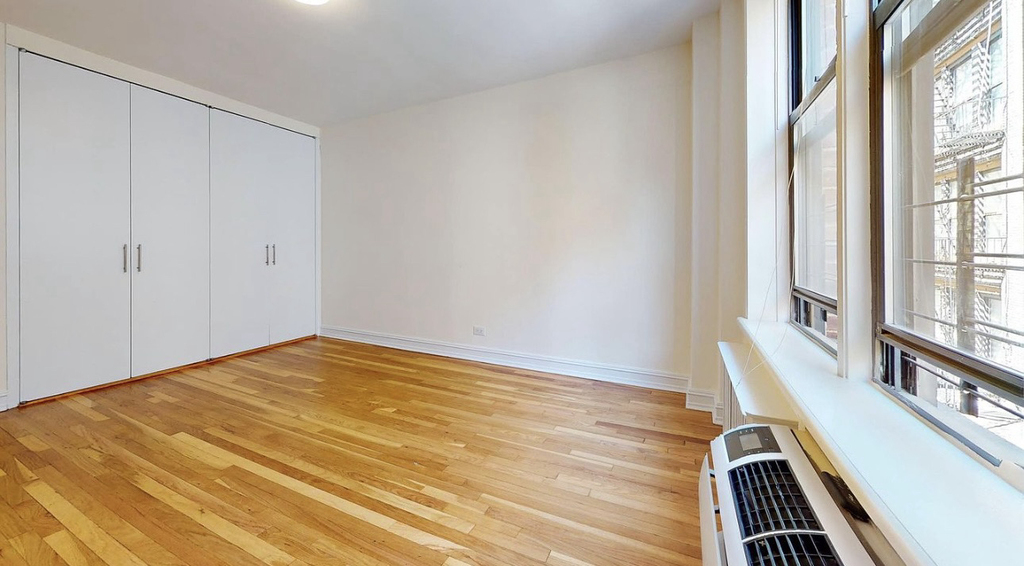 West 13th Street - Photo 5
