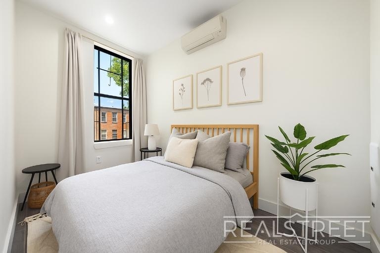 697 Dekalb Ave - Photo 3